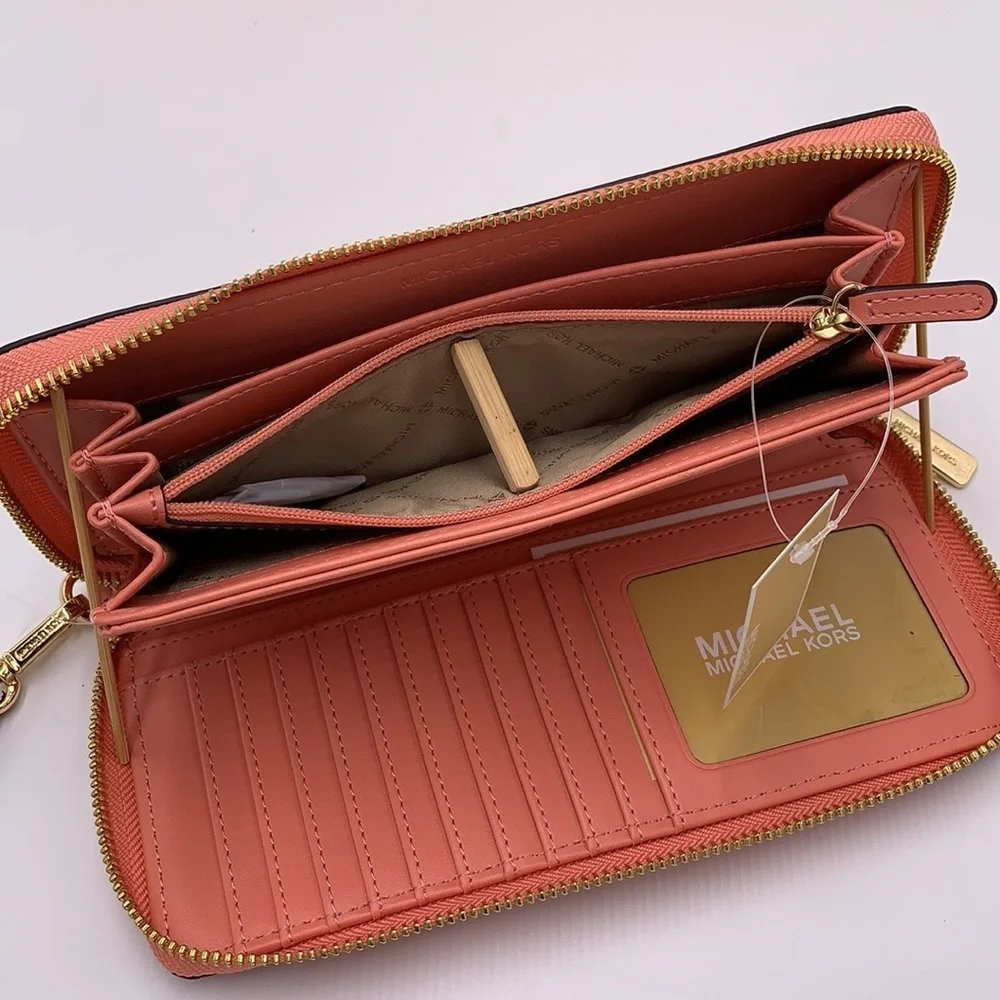 MICHAEL KORS Jet Set Travel Large Travel Continental Leather Color: PRIMEROSE